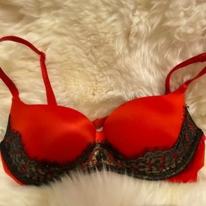 LIKE NEW VICTORIA’S SECRET RED BRA BLACK W/Bling